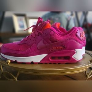 Brand new "Valentine's day" Women's Nike Airmax 90 - fuschia size 10